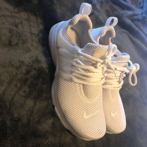 Women’s white Nike prestos